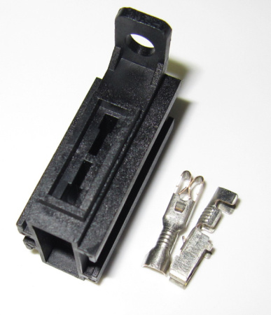 Sulakepidinsarja laattasulakkeelle, 1.5 - 2.5 mm2, voidaan pötköttää toistensa ja relepohjien kanssa. Kiinnityskorvalla.