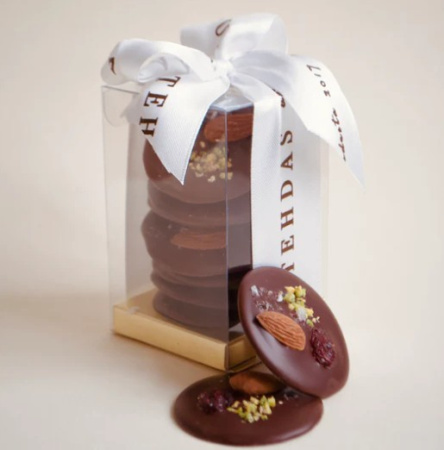 Dark chocolate Mendiants 125g, from Anna's Chocolate Factory. 65% dark chocolate, roasted almond, pistachio, dried cranberry and sea salt.