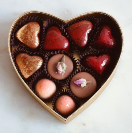Annan Chocolate Factory 10 pcs Heart Box . The sweet heart box contains new flavors, each more delicious than the last.