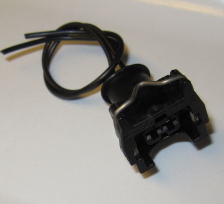 2-napainen Jetronic-liitinsarja 13 cm johdoilla (0,75 mm2) mm. suuttimille ja tunnistimille. Suomessa käsin kasattu.