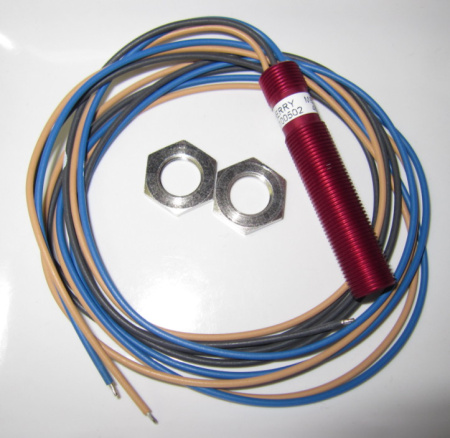 Pyörintänopeusanturi HALL-tyyppi, M12X1, pituus 65 mm, 0.5 mm2 johdot (1m), 4.5 - 24V DC, 6mA. Anodisoitu alumiinirunko, mukana säätömutterit. (Cherry GS100502)
