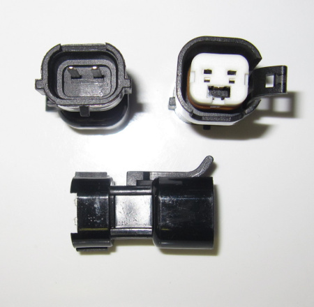 Liitinadapteri USCAR --> ND. Suuttimessa USCAR, johtosarjassa ND (Nippon Denso). Vesitiivis adapteri ilman johtoja. (USCAR-ND-2)